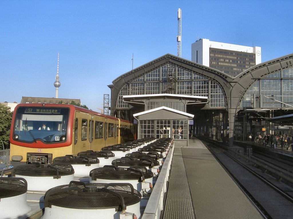 bahnhof Berlin-Friedrichstrasse mit S-Bahn