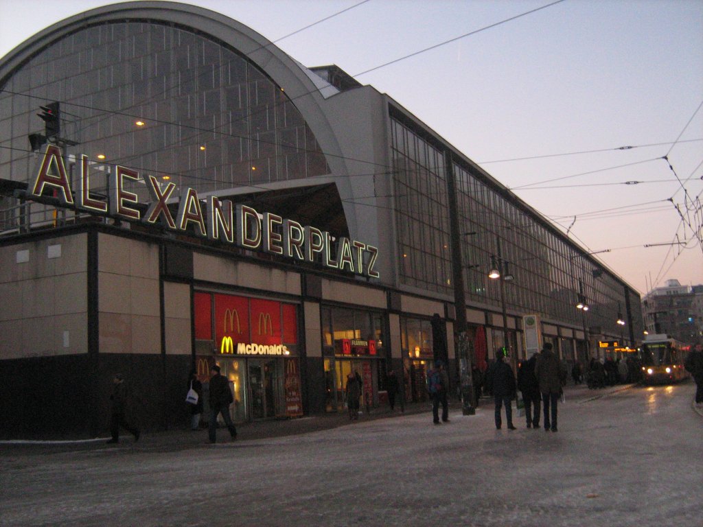 Bhf Alexanderplatz 2009 in der Dmmerung