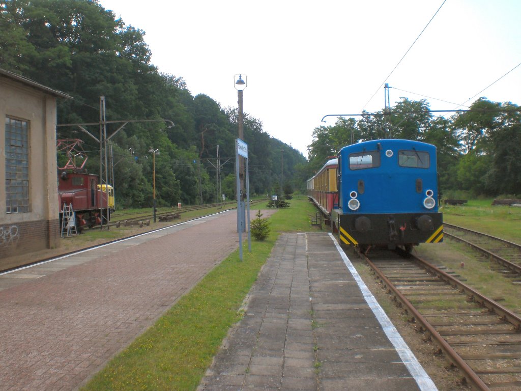 Blick zu den abgestellten fahrzeugen