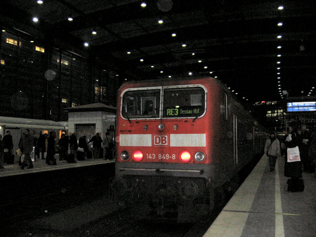 BR 143 im Bhf Zoo