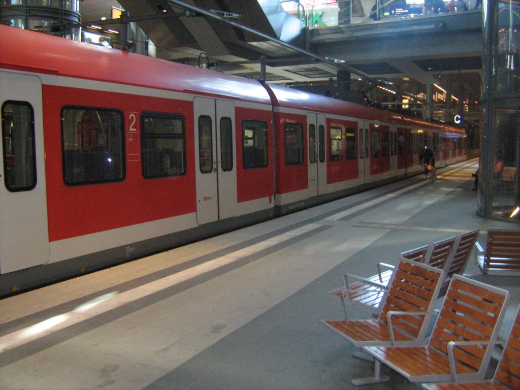 BR 423 im Hauptbahnhof