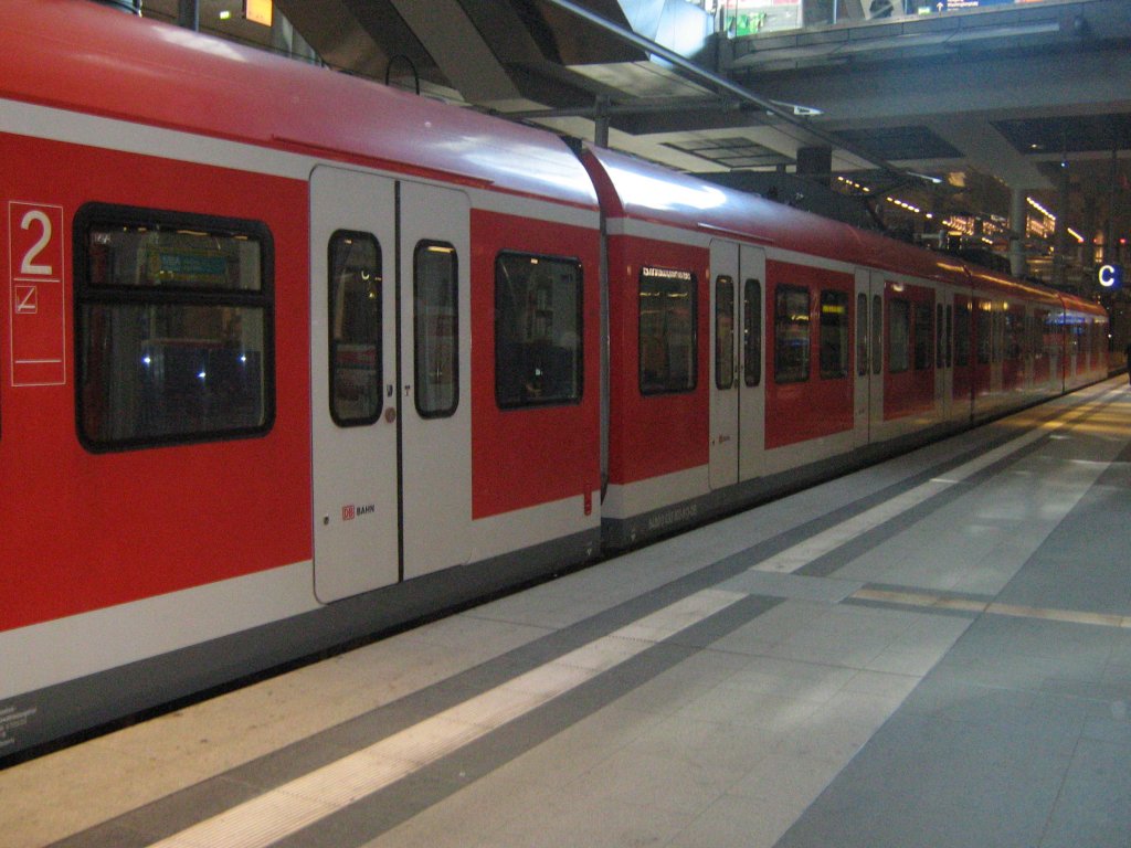 BR 423 im Hauptbahnhof tief