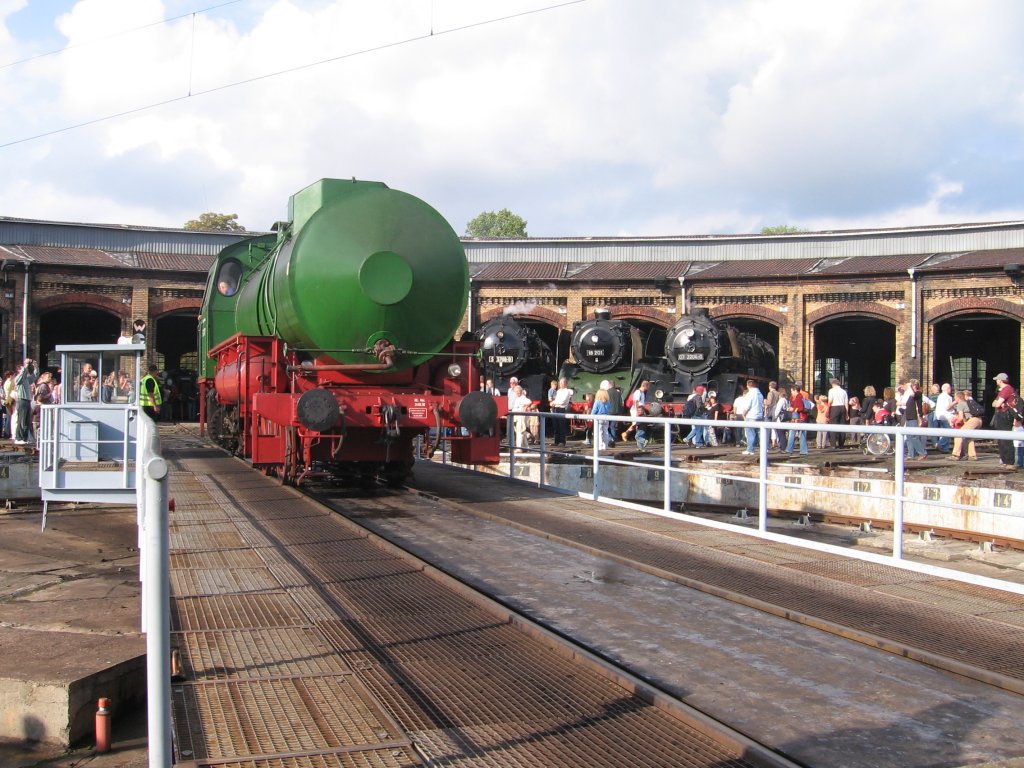 dampfspeicherlok verlsst die Drehscheibe