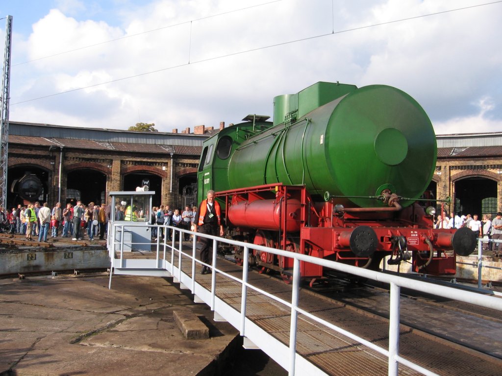 dampfspeicherlok wird gedreht