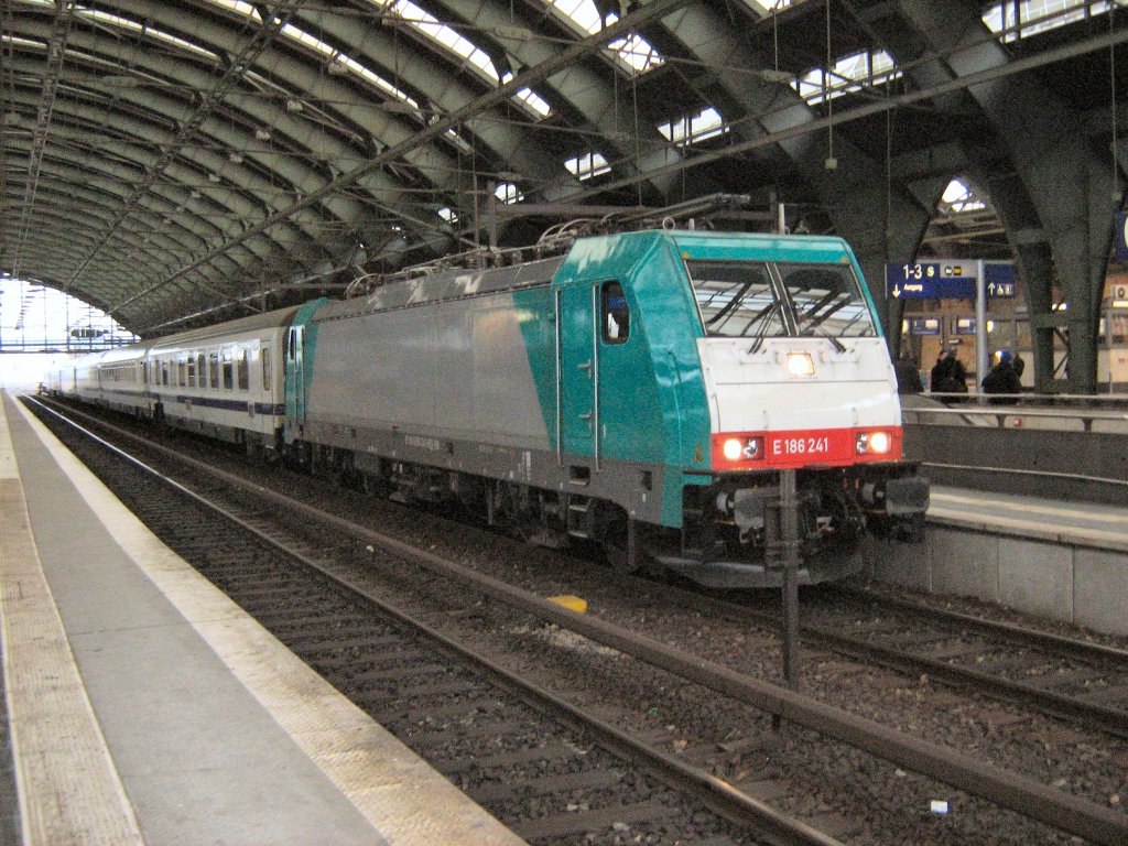 E 186 mit Berlin-Warschau-Express