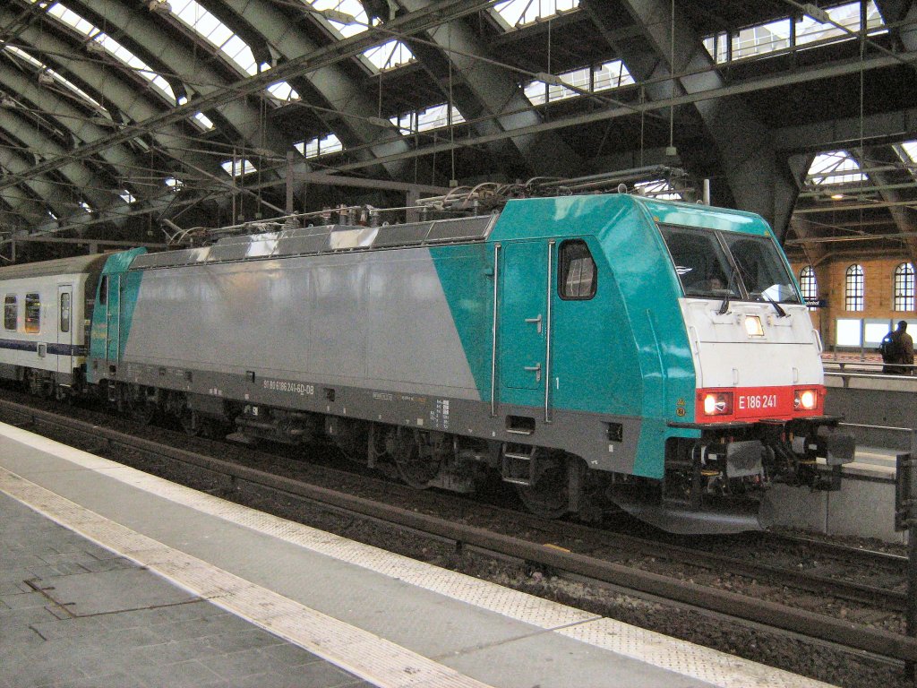 E 186 vor Berlin-Warschau-Express