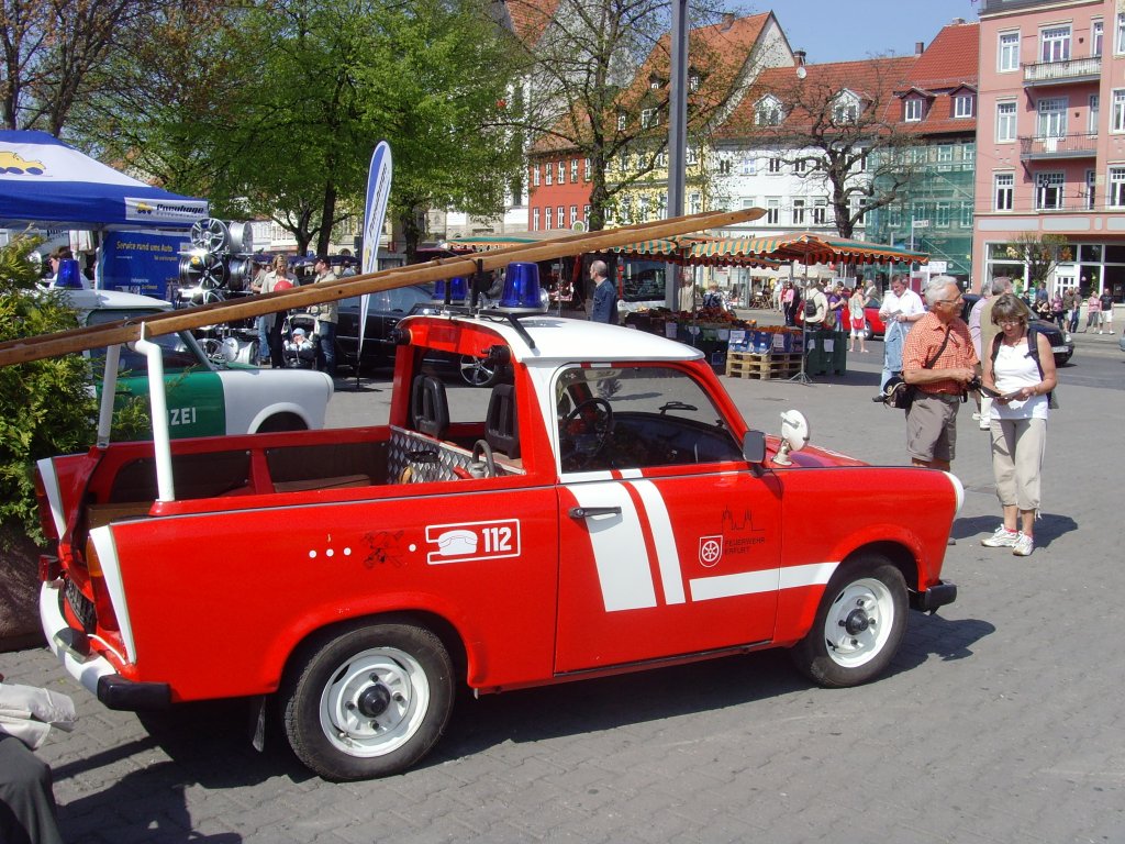 Feuerwehr-Trabi zu Gast auf dem Domplatz Erfurt