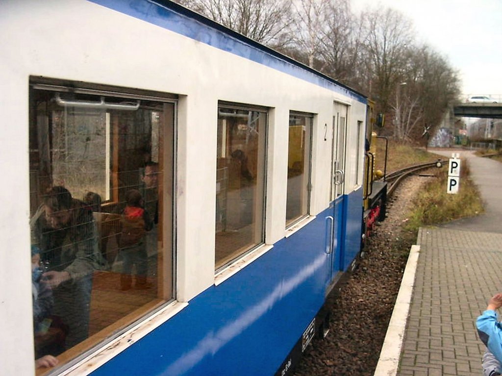 Geschlossener Wagen der Parkeisenbahn