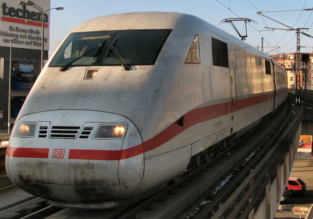 ICE erreicht den Bhf Alexanderplatz