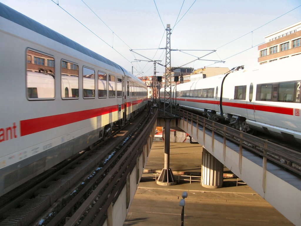 ICE und IC am Alexanderplatz