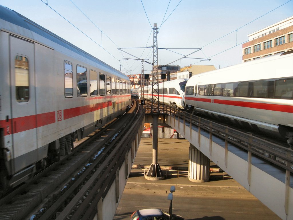 ICE und IC am Alexanderplatz