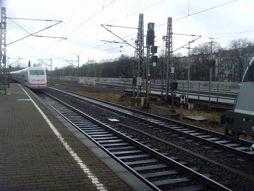 ICE verlsst Charlottenburg