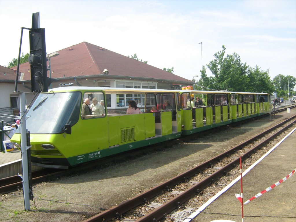 Moderner Zug der Parrkeisenbahn Cottbus