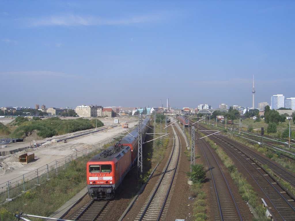 RE, hinten der Ostbahnhof