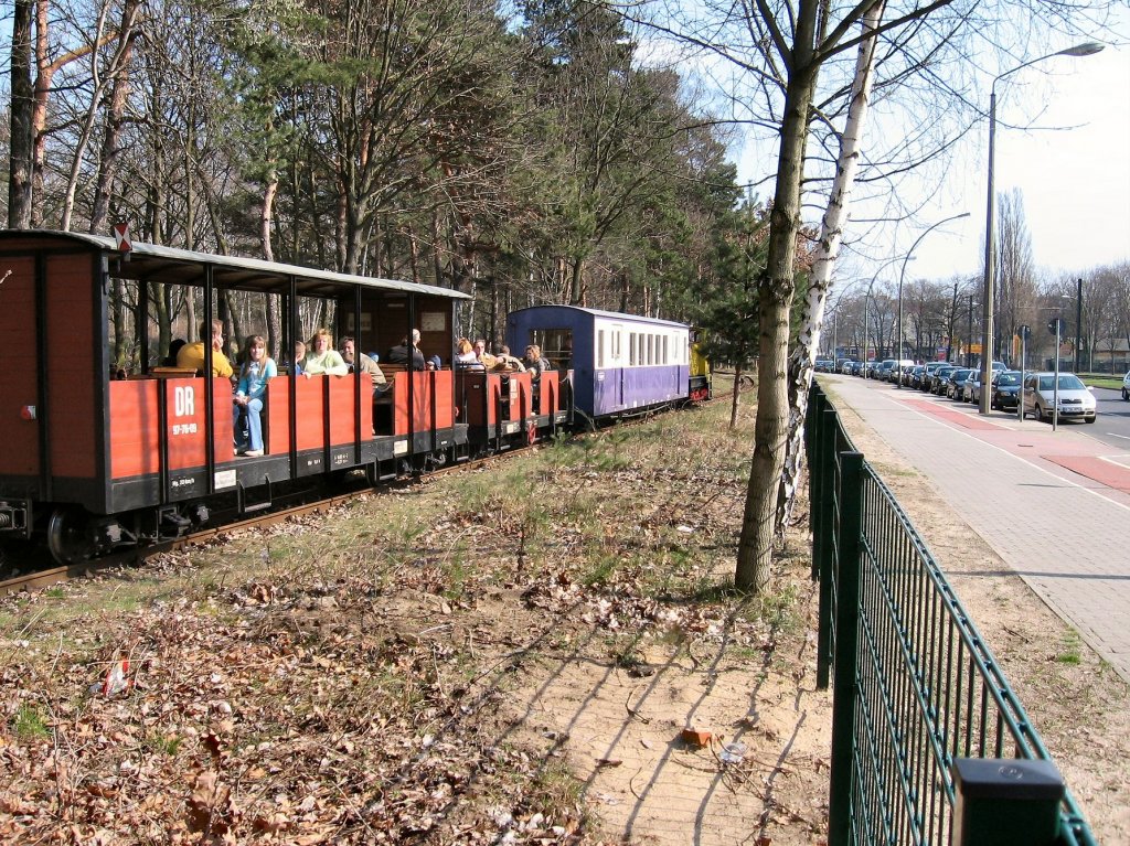 Zug der Parkeisenbahn Berlin